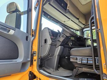 Scania R410 6x2 + NOOTEBOOM TIEFLADER